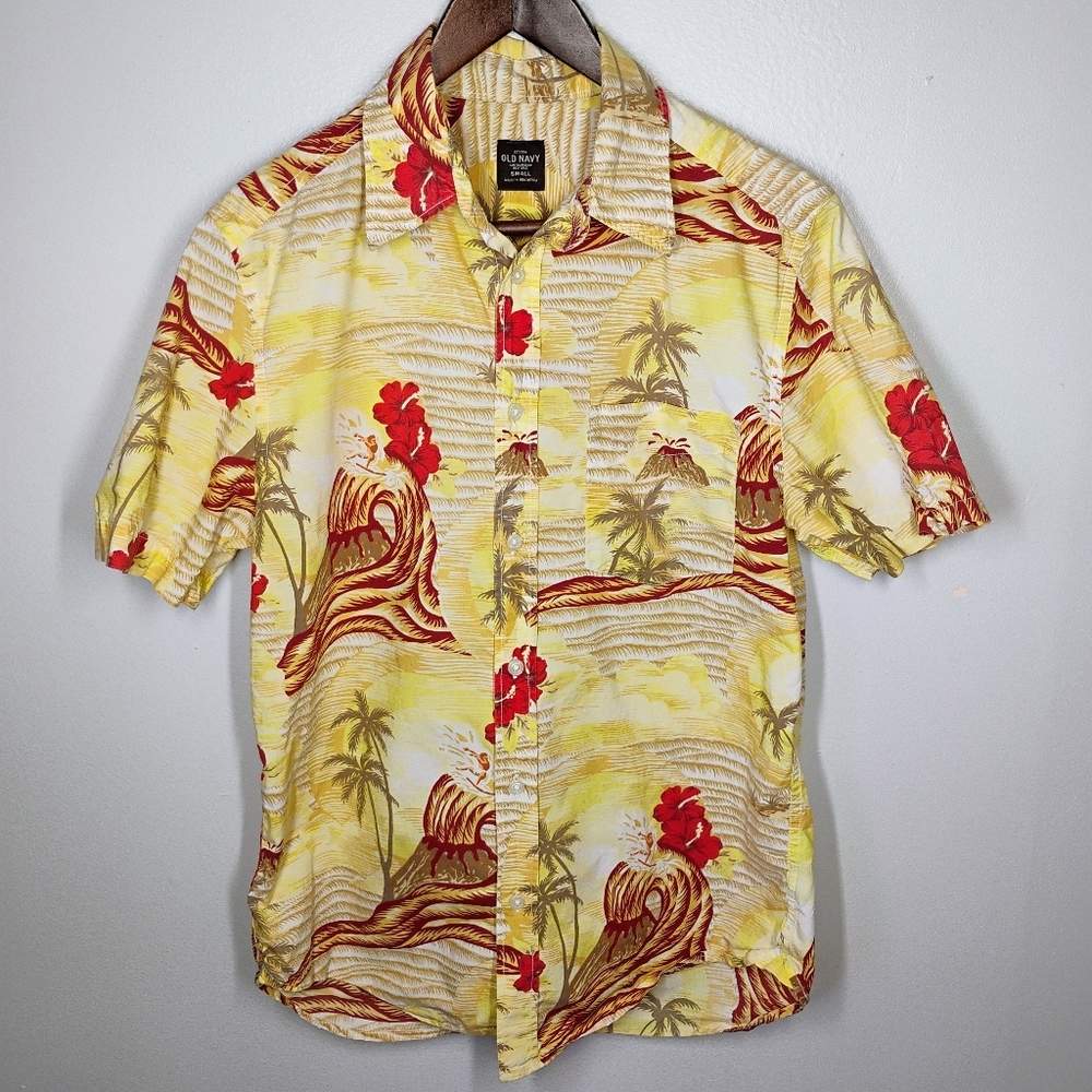 Vtg Old Navy Hawaiian Shirt Mens Small Yellow Volcano Surfer Tropical‎ Vacation